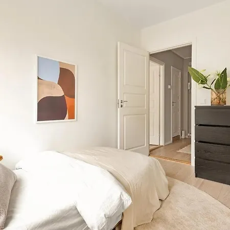 Apartment Bright Large 4-bedroom At Gruenerlokka *