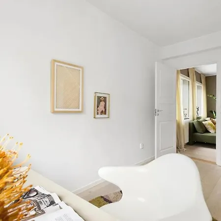 Bright Large 4-bedroom At Gruenerlokka Apartment