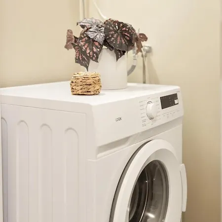 Apartment Bright Large 4-bedroom At Gruenerlokka *